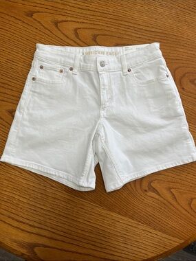 NEW American Eagle White Stretch Denim Shorts Waist 28”